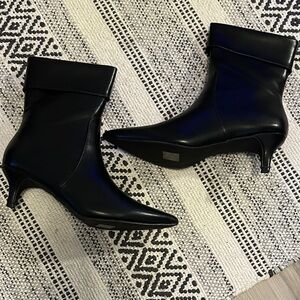 Elegant Black Heeled Boots